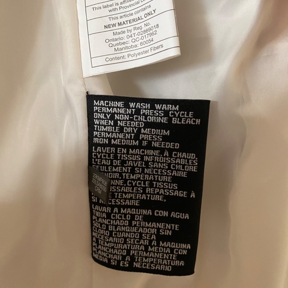 Guess Women’s Puffer Jacket - Picture 9 of 9